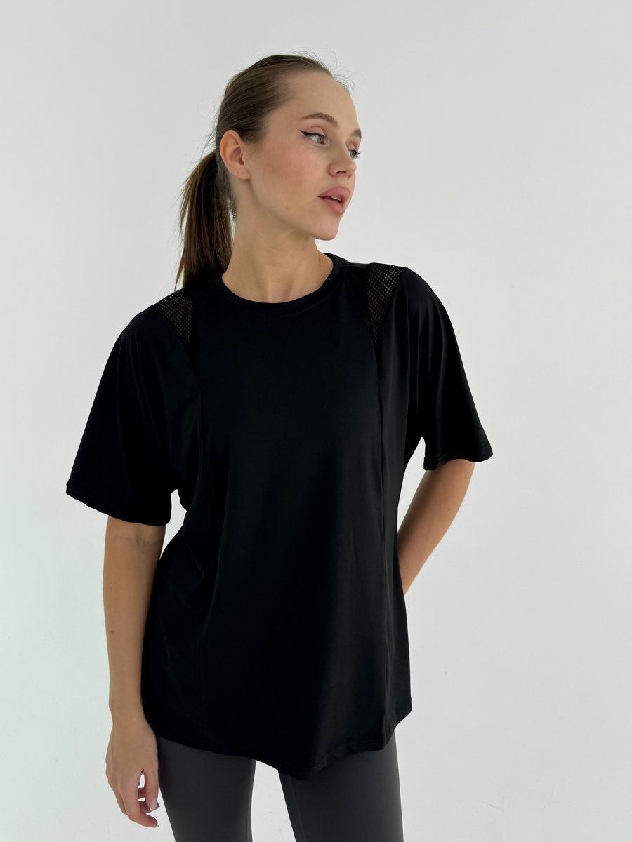Футболка удлиненная свободного кроя с перфорацией на плечах