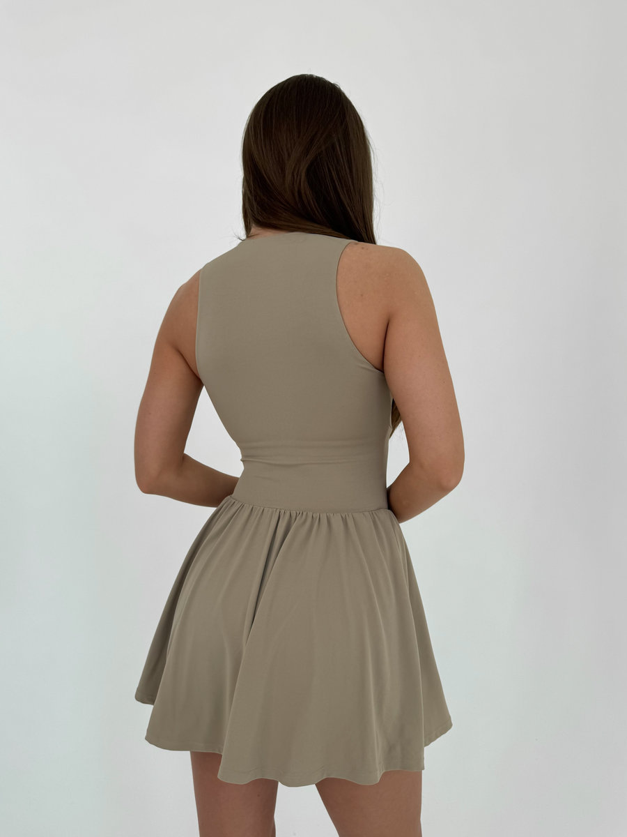 Комбинезон на молнии с юбкой-шортами