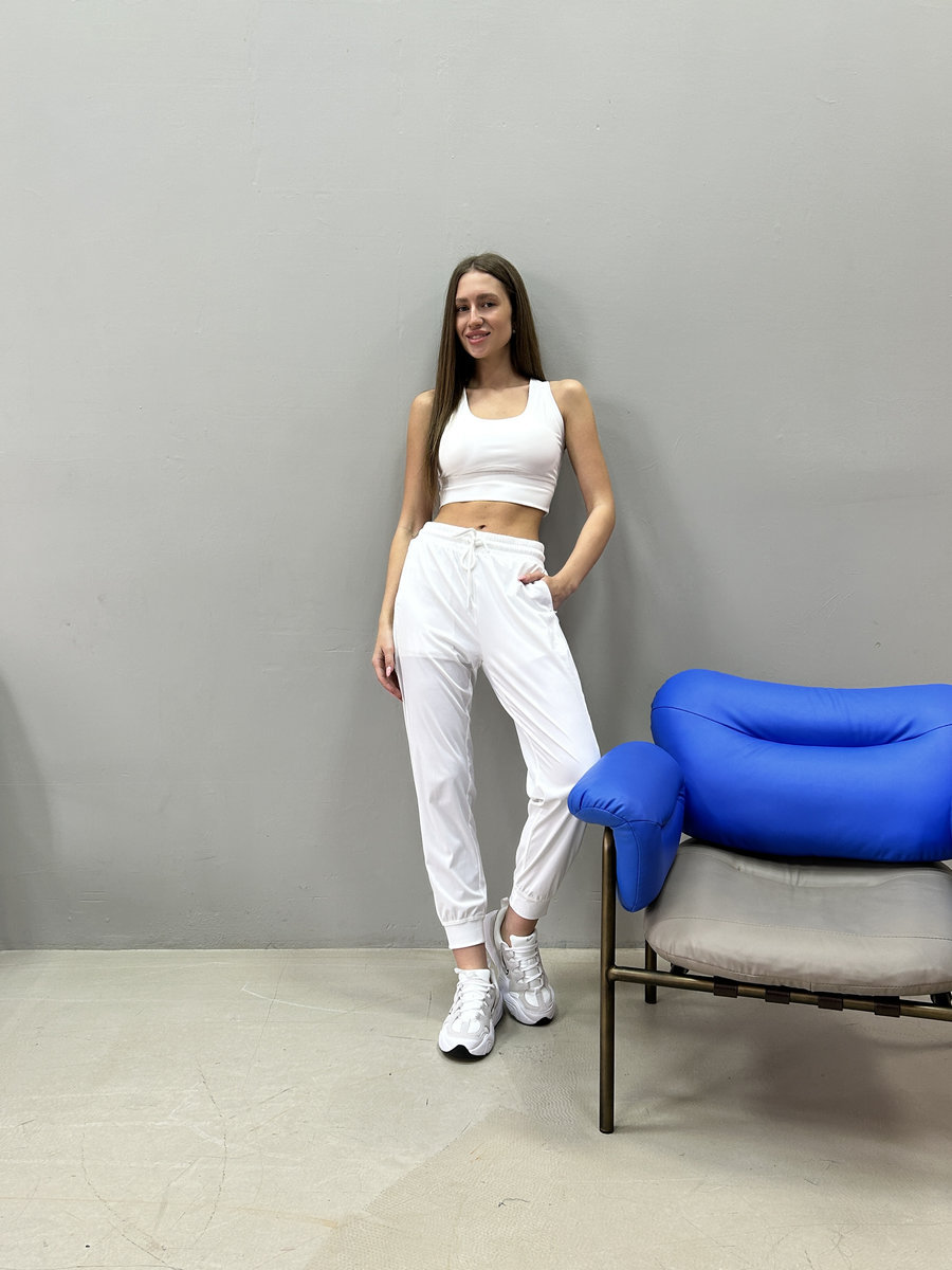 Спортивные брюки в рубчик с шнурком и манжетами