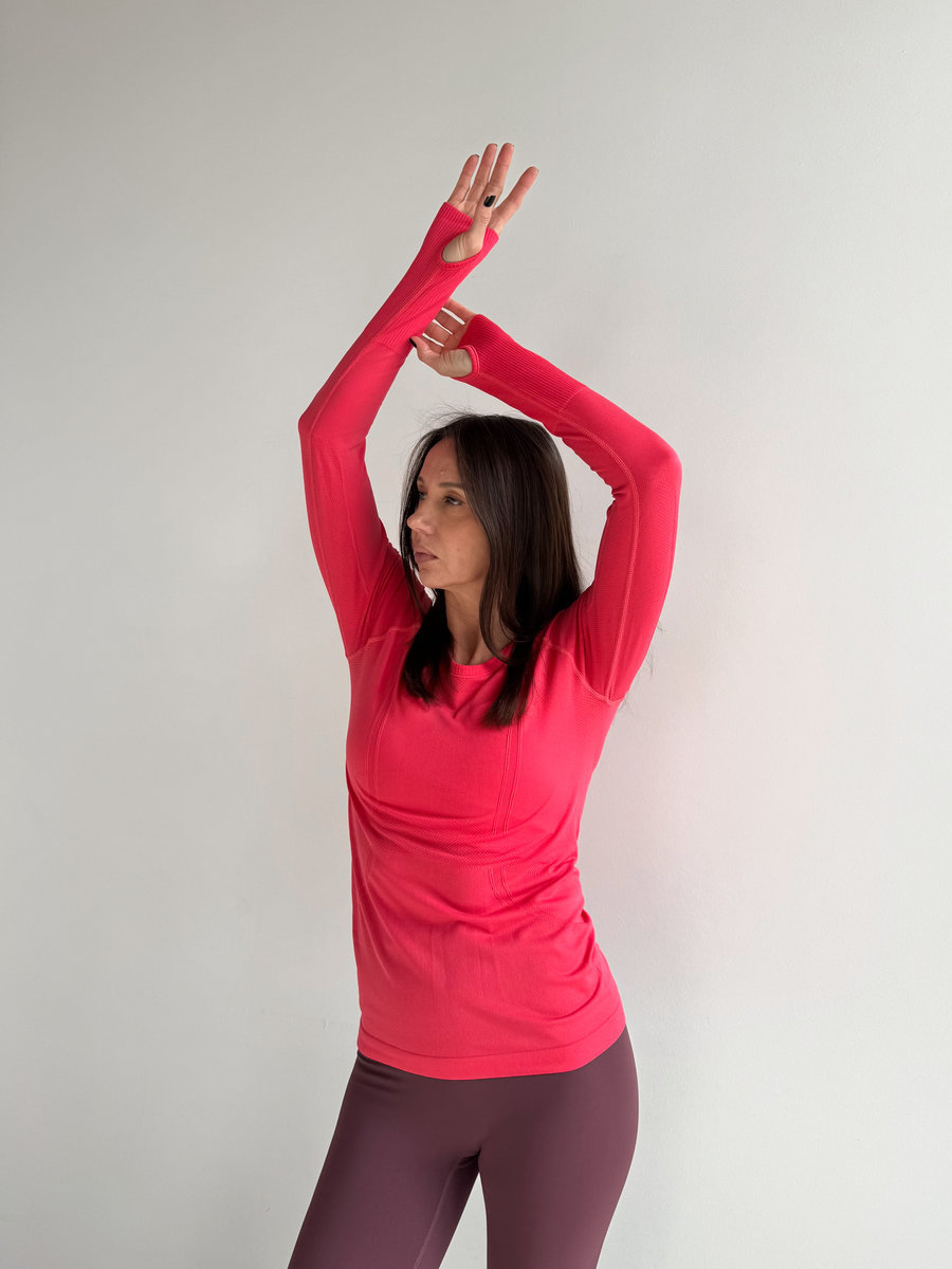 Спортивный рашгард с моделирующими линиями