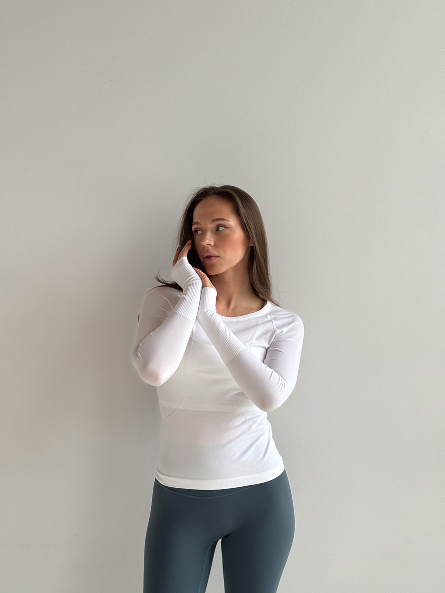 Спортивный рашгард с моделирующими линиями