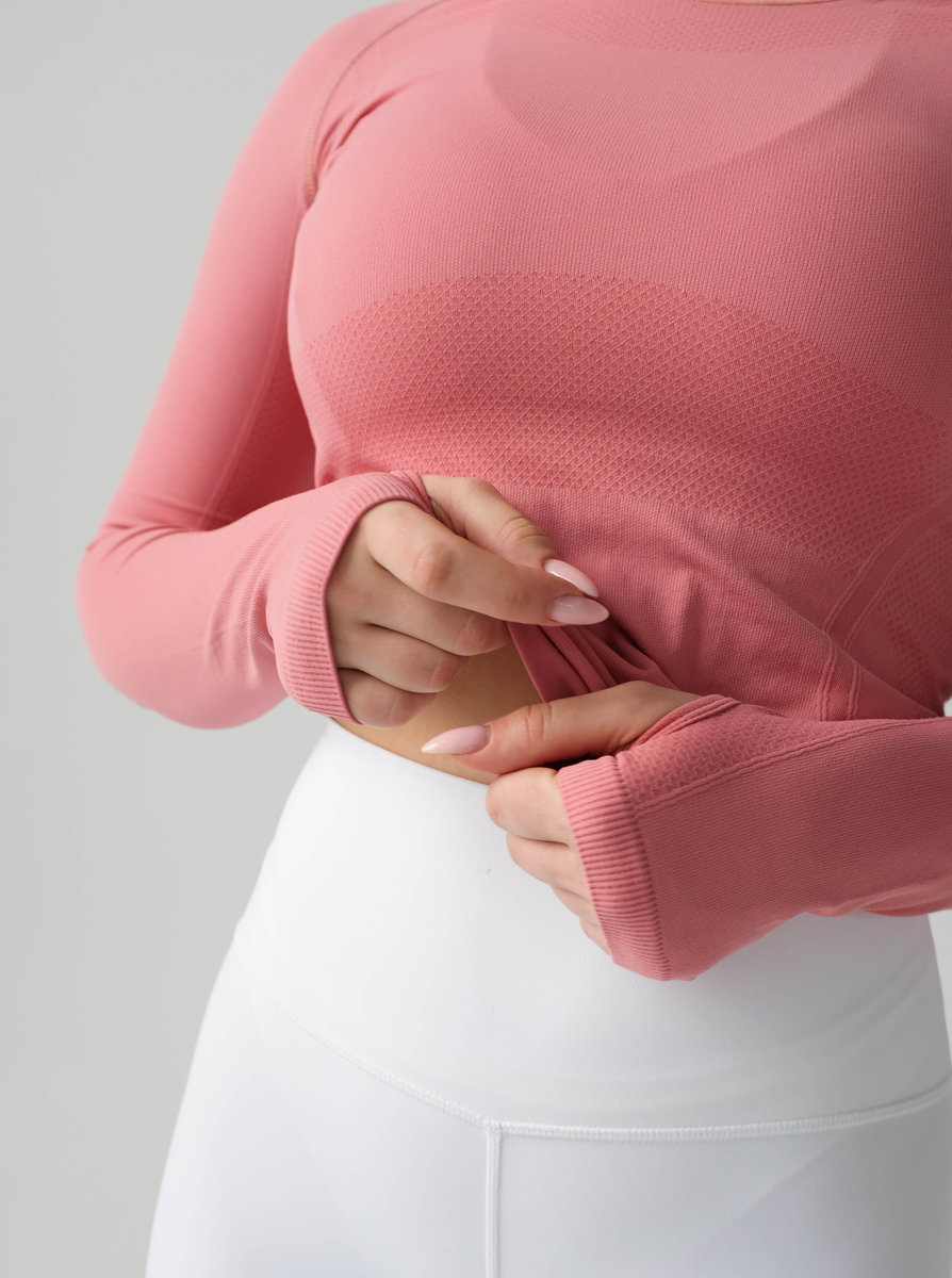 Спортивный рашгард с моделирующими линиями