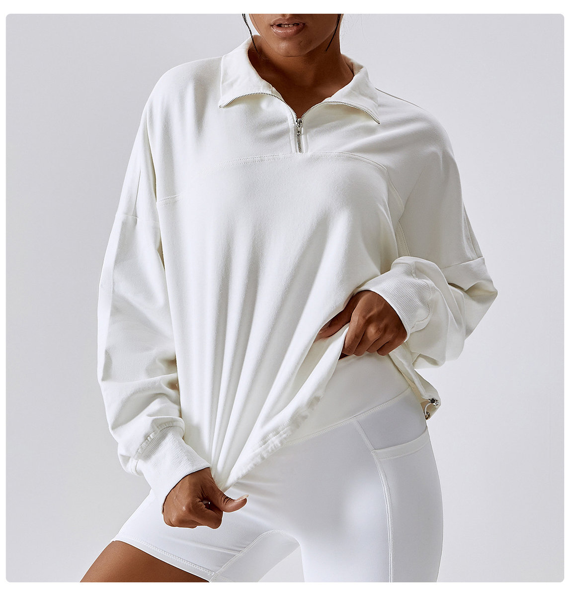 Свободная толстовка с  воротником-стойкой и кулиской снизу