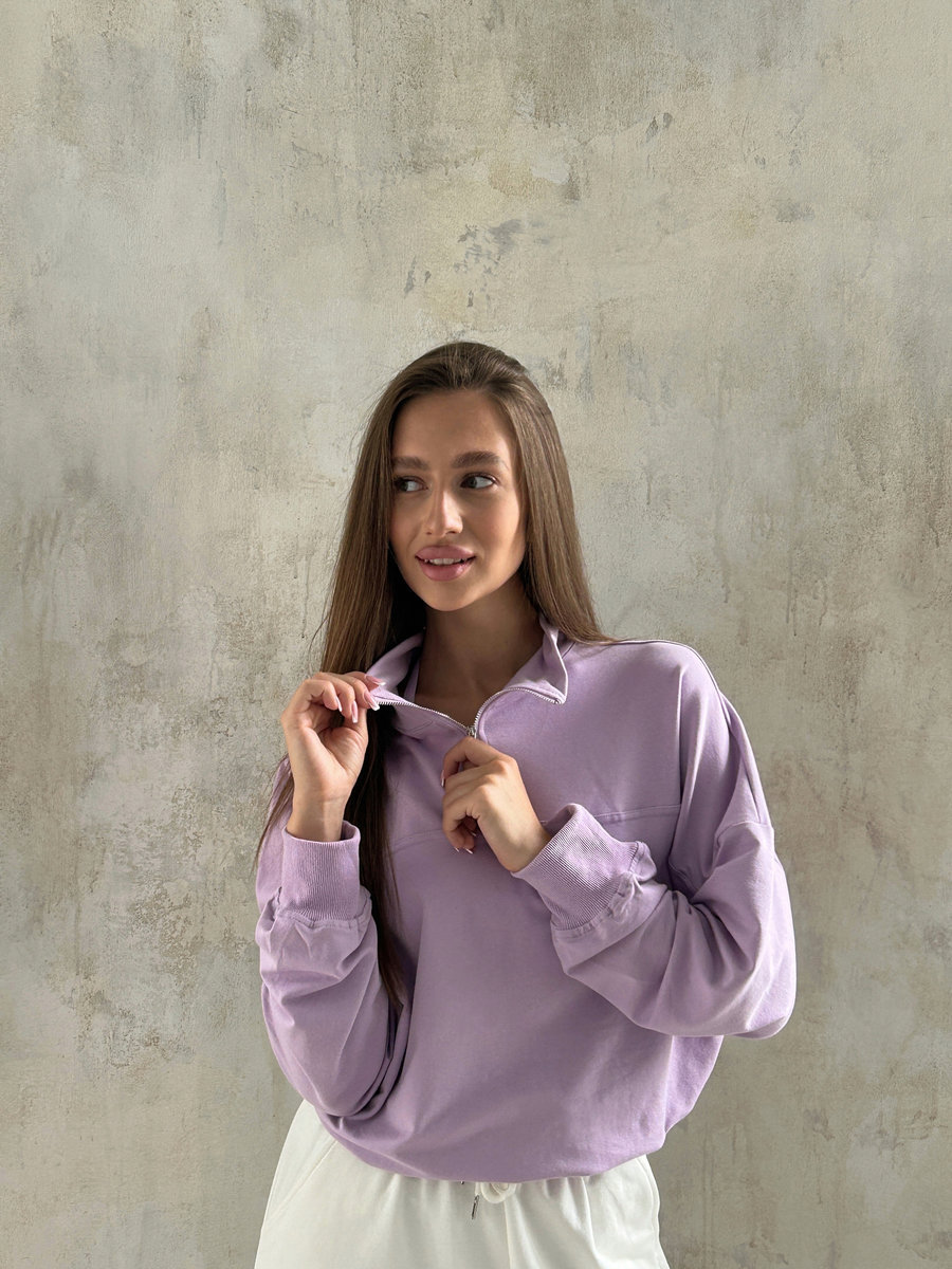 Свободная толстовка с  воротником-стойкой и кулиской снизу