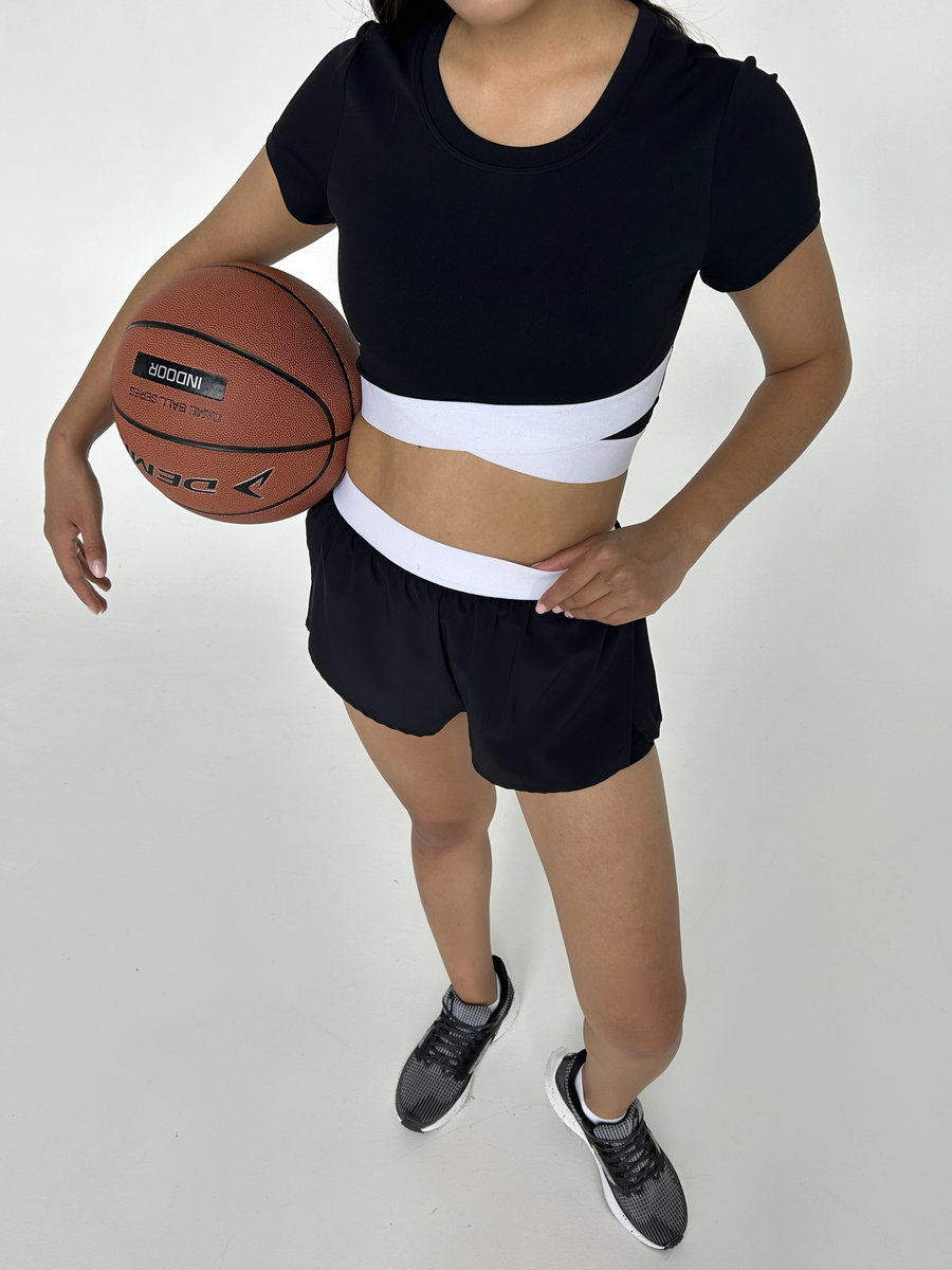 Футболка-топ облегающая с чашками