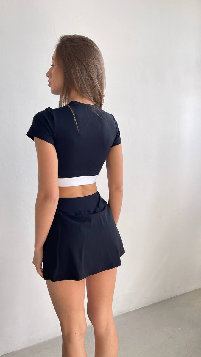 Футболка-топ облегающая с чашками