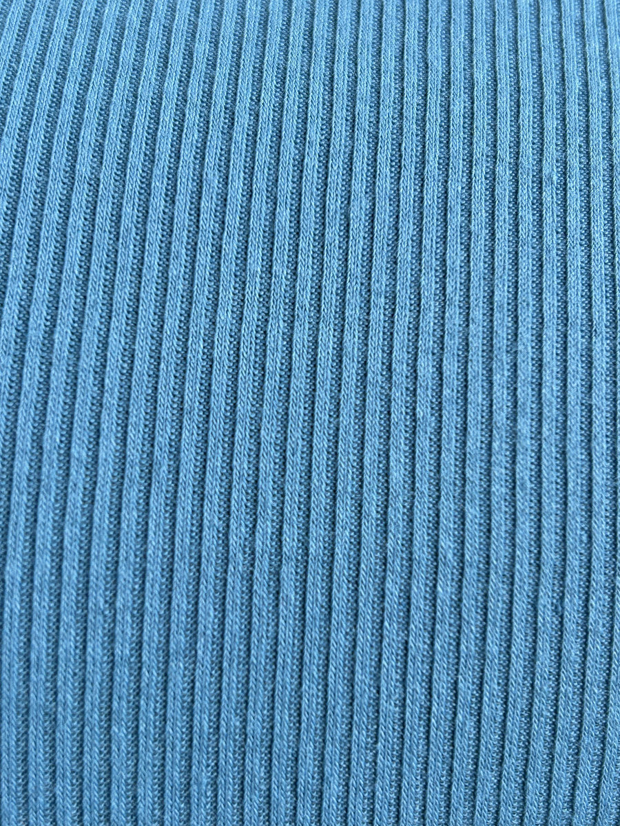 Спортивный рашгард в рубчик без чашек