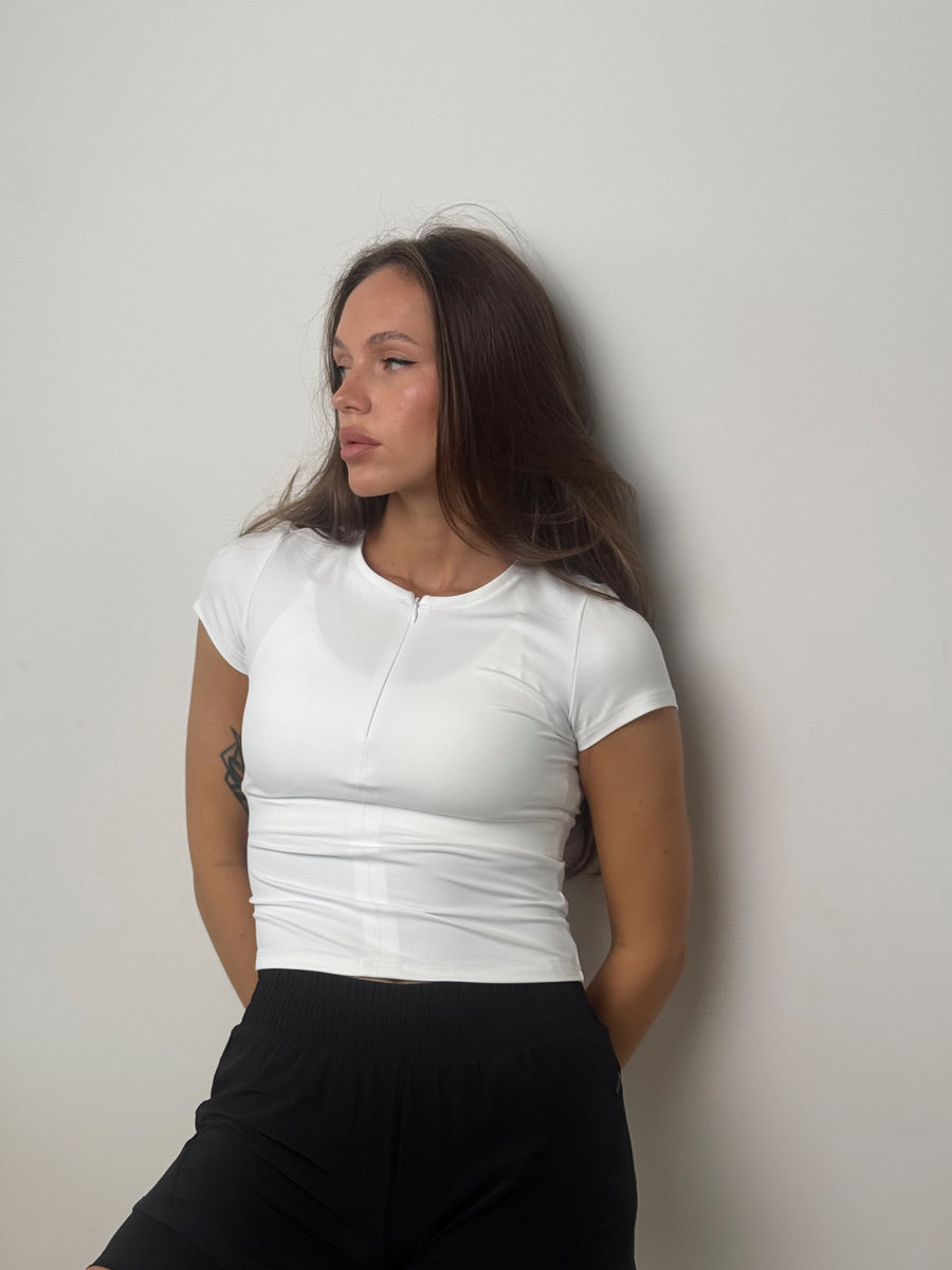 Футболка приталенная с молнией на груди