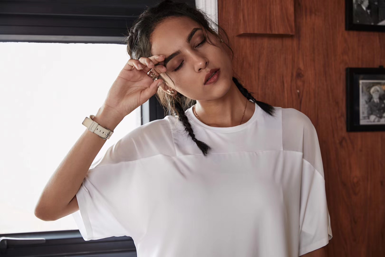 Футболка удлиненная свободного кроя с сеточкой на плечах для спорта