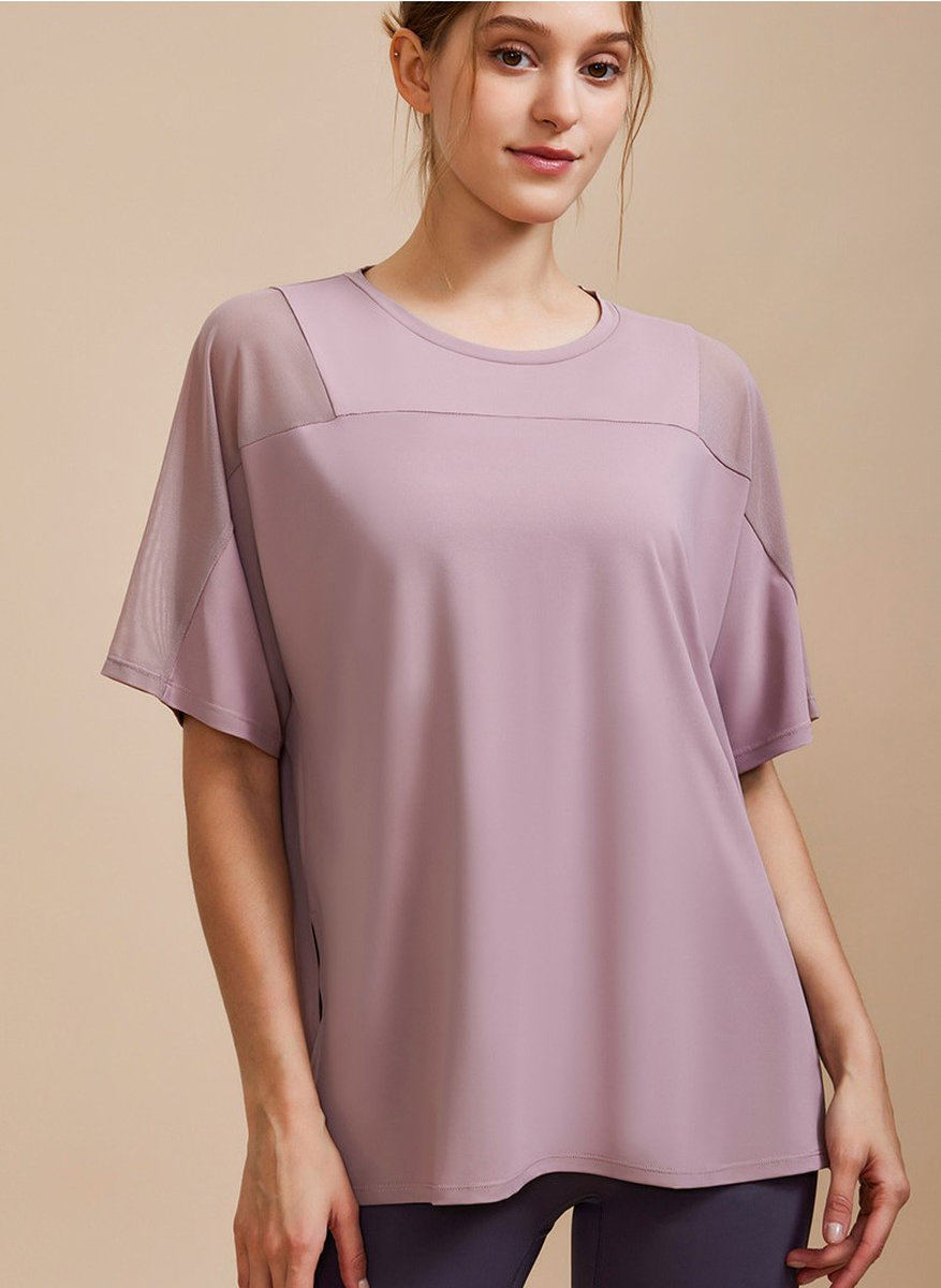 Футболка удлиненная свободного кроя с сеточкой на плечах для спорта