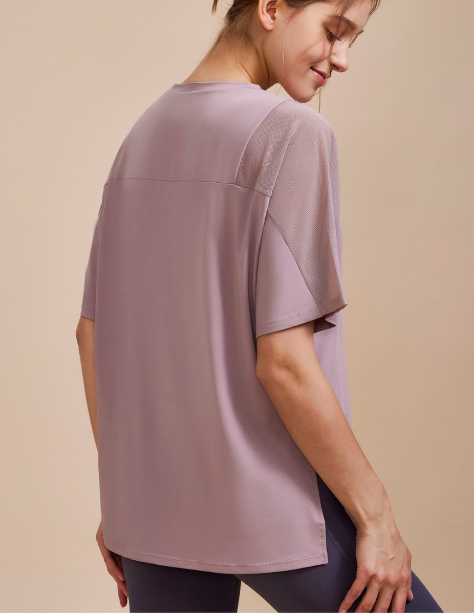 Футболка удлиненная свободного кроя с сеточкой на плечах для спорта