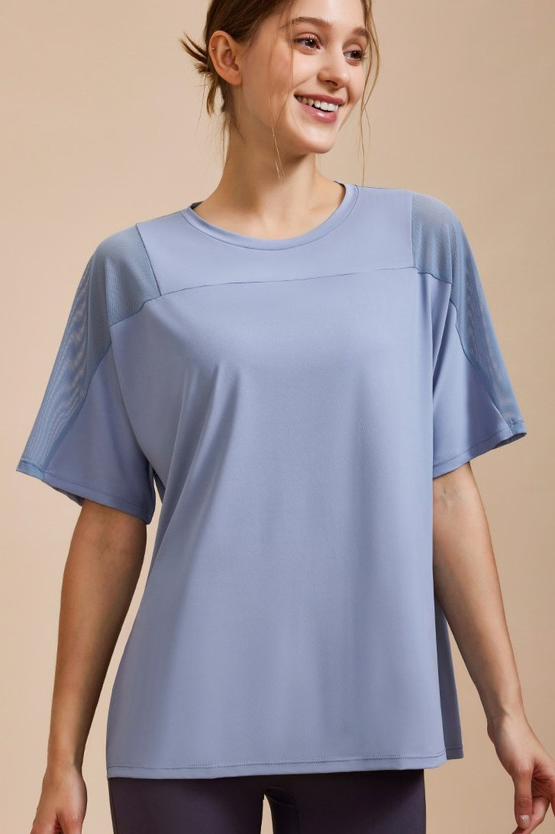 Футболка удлиненная свободного кроя с сеточкой на плечах для спорта