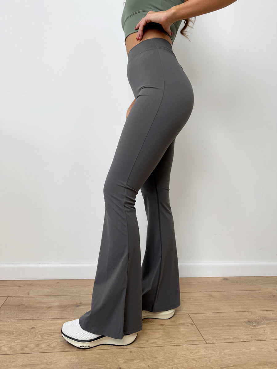 Леггинсы-клеш с сильной сборкой на ягодицах c V- вырезом на пояснице (Высокая посадка)