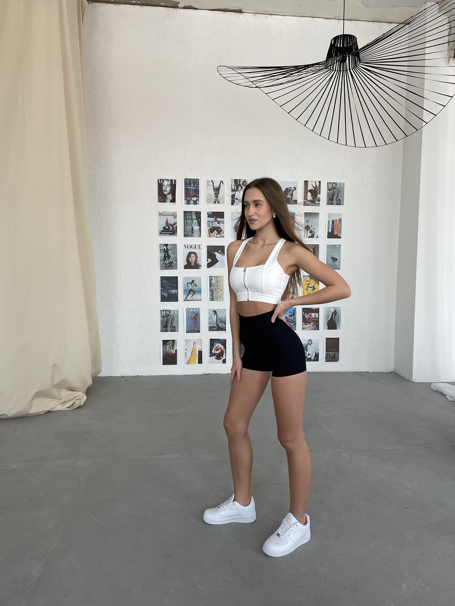 Спортивные укороченные шорты в рубчик