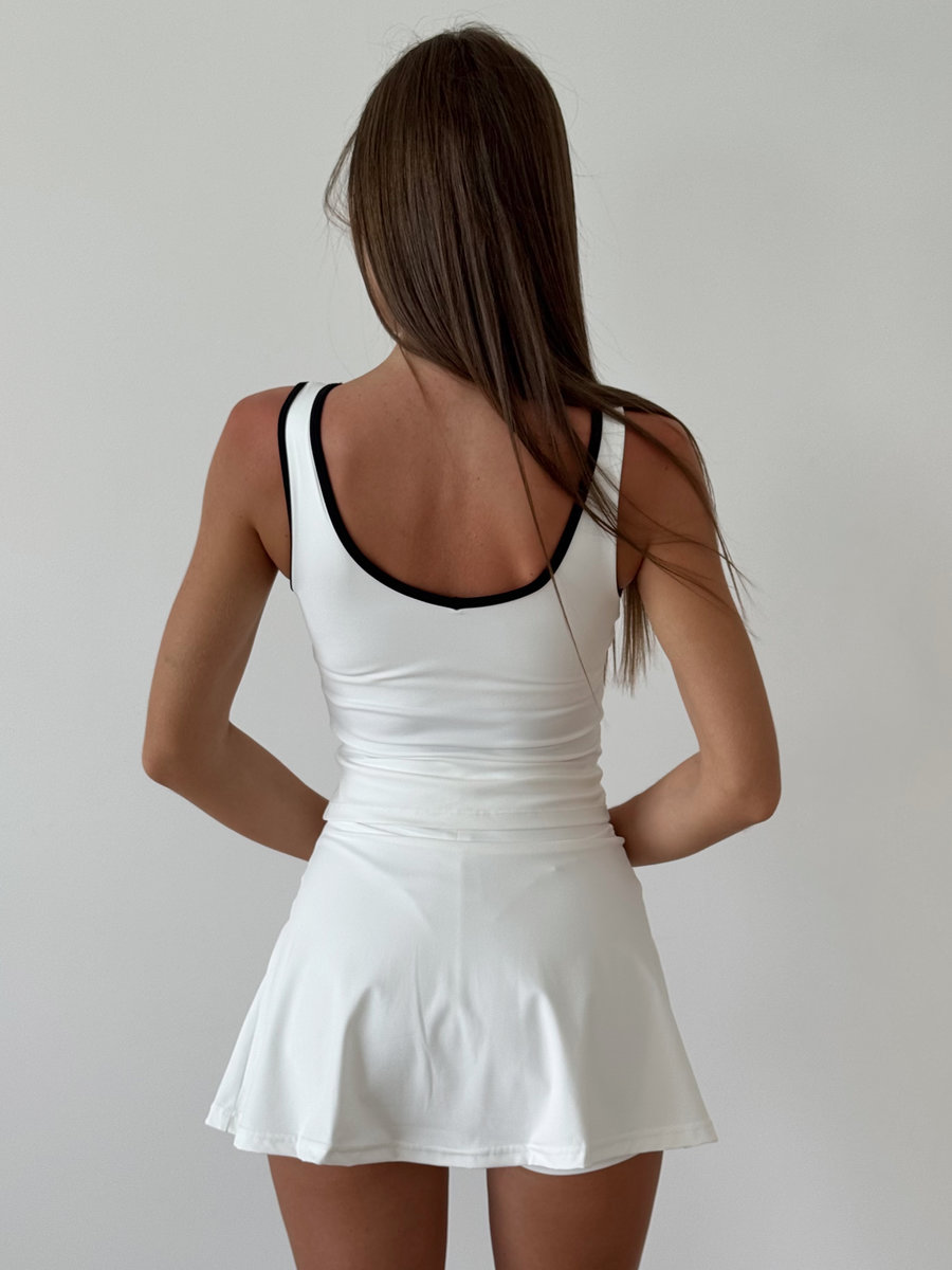 Спортивная  юбка-шорты из эластичной ткани с миниразрезом