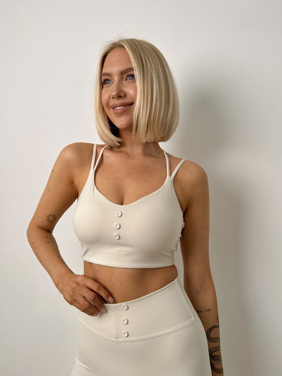 Спортивный топ с дизайном из пуговиц