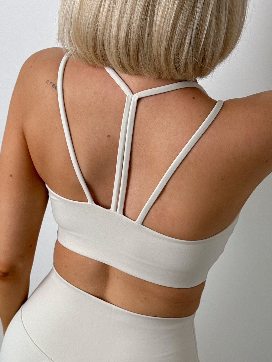 Спортивный топ с дизайном из пуговиц