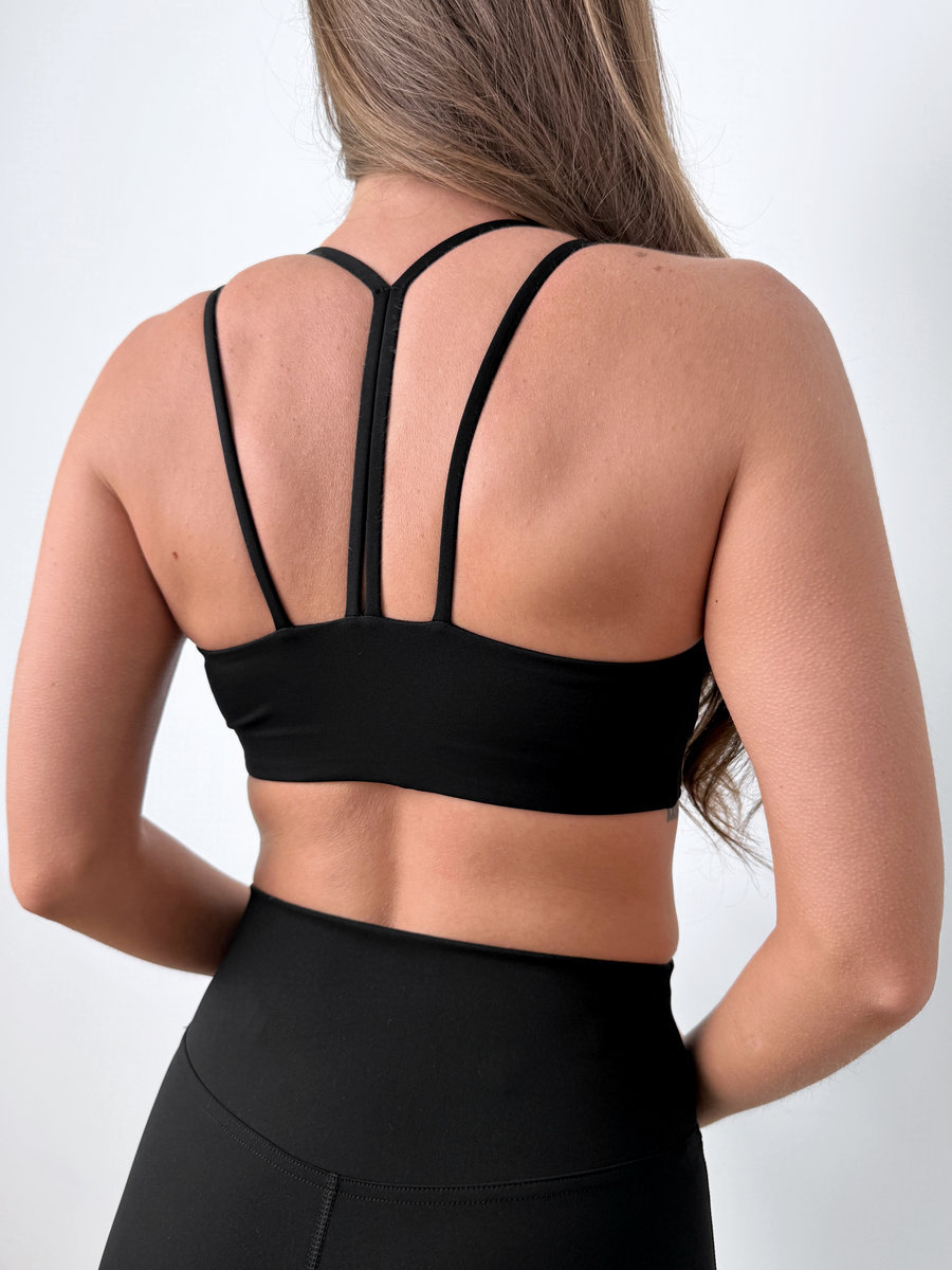 Спортивный топ с дизайном из пуговиц