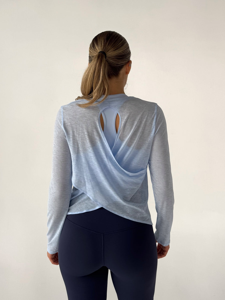 Лонгслив полупрозрачный с вырезом на спине