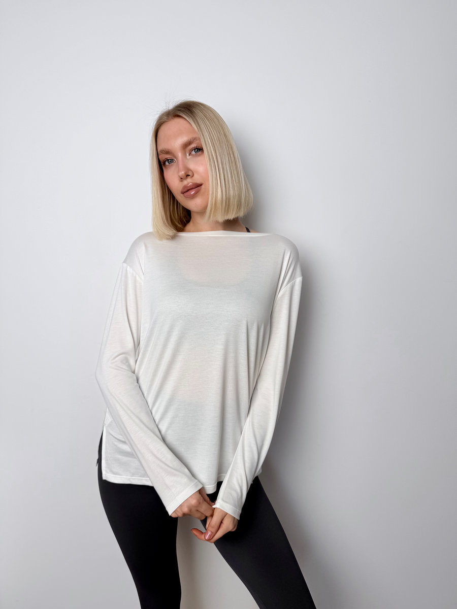Лонгслив из вискозы с горловиной-лодочкой