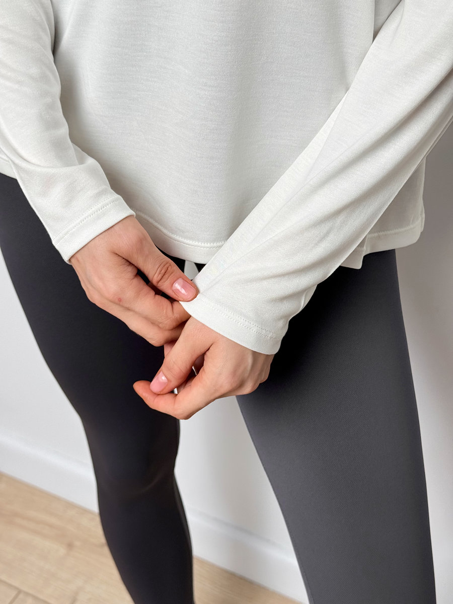 Лонгслив из вискозы с горловиной-лодочкой