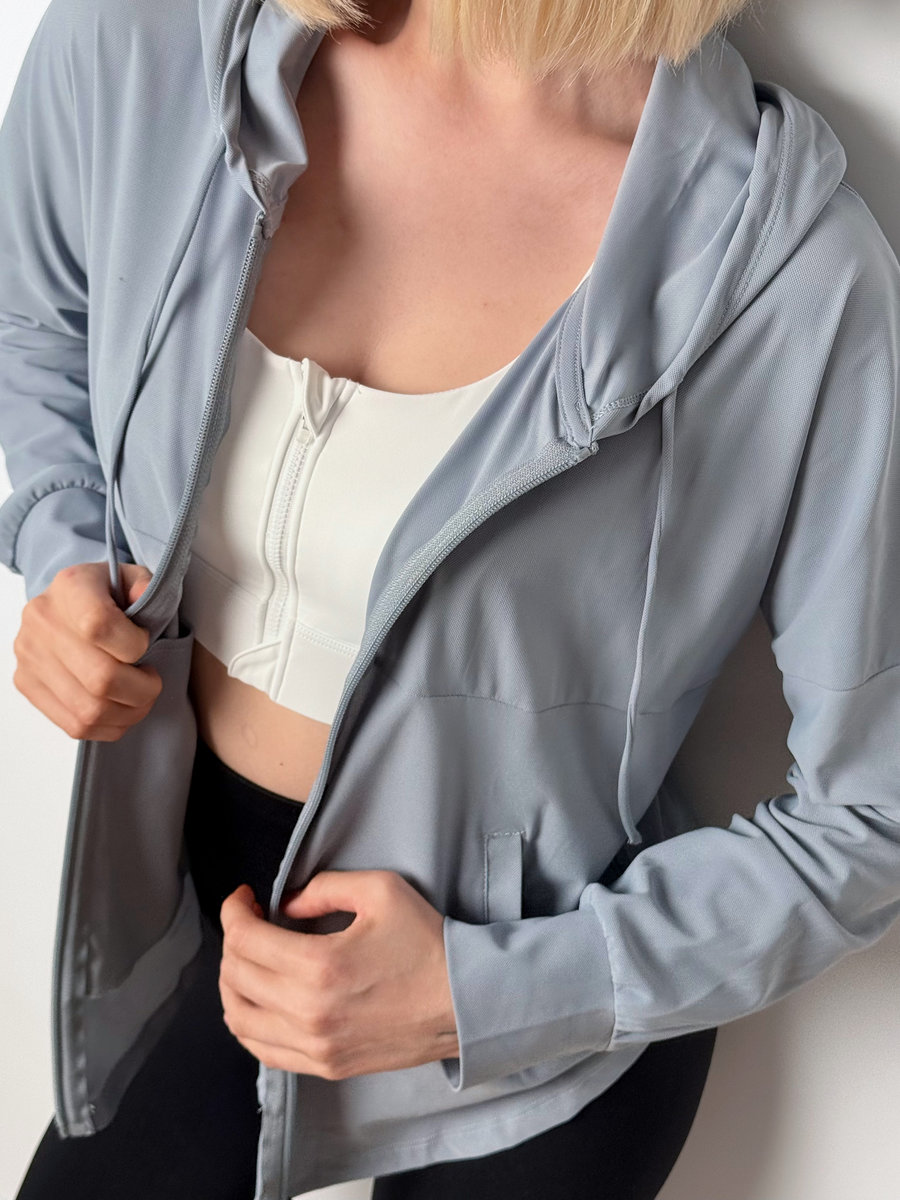 Олимпийка на молнии с капюшоном из фактурной ткани
