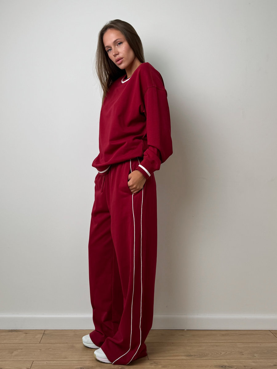 Брюки-трубы спортивные с контарстными линиями