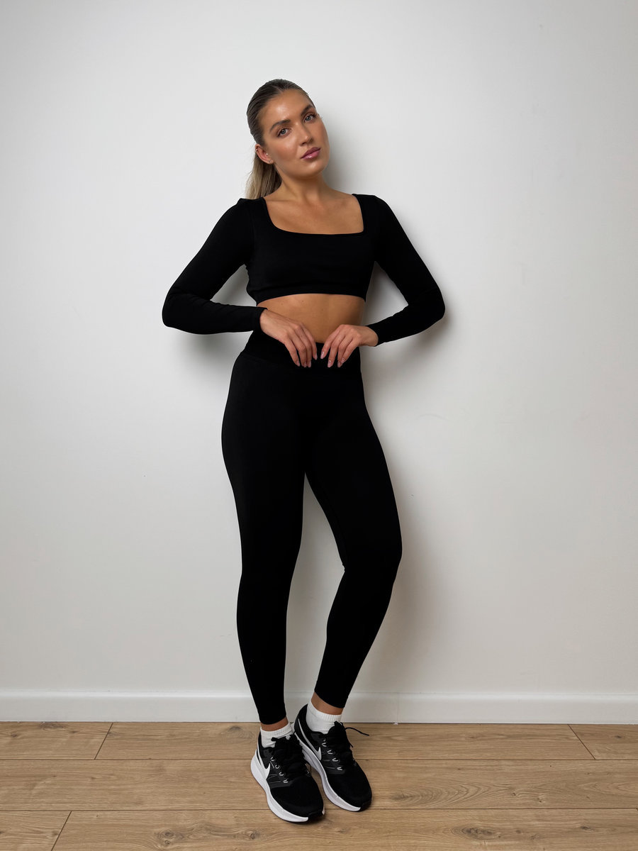 Кроп-топ с открытой спиной и регулируемыми бретелями