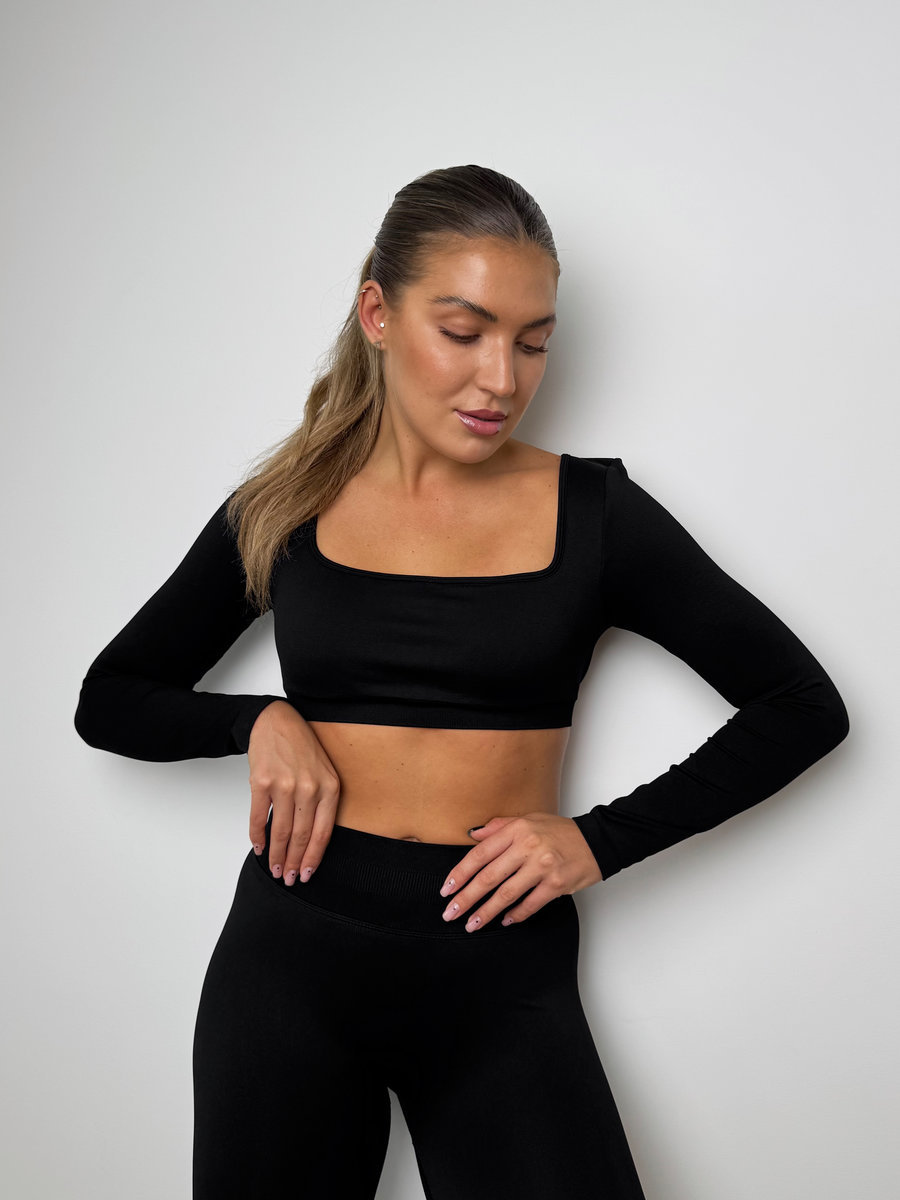 Кроп-топ с открытой спиной и регулируемыми бретелями