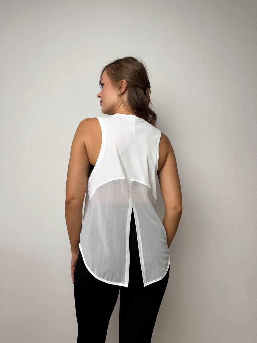 Майка удлиненная прямая с сеточкой на спине и разрезом