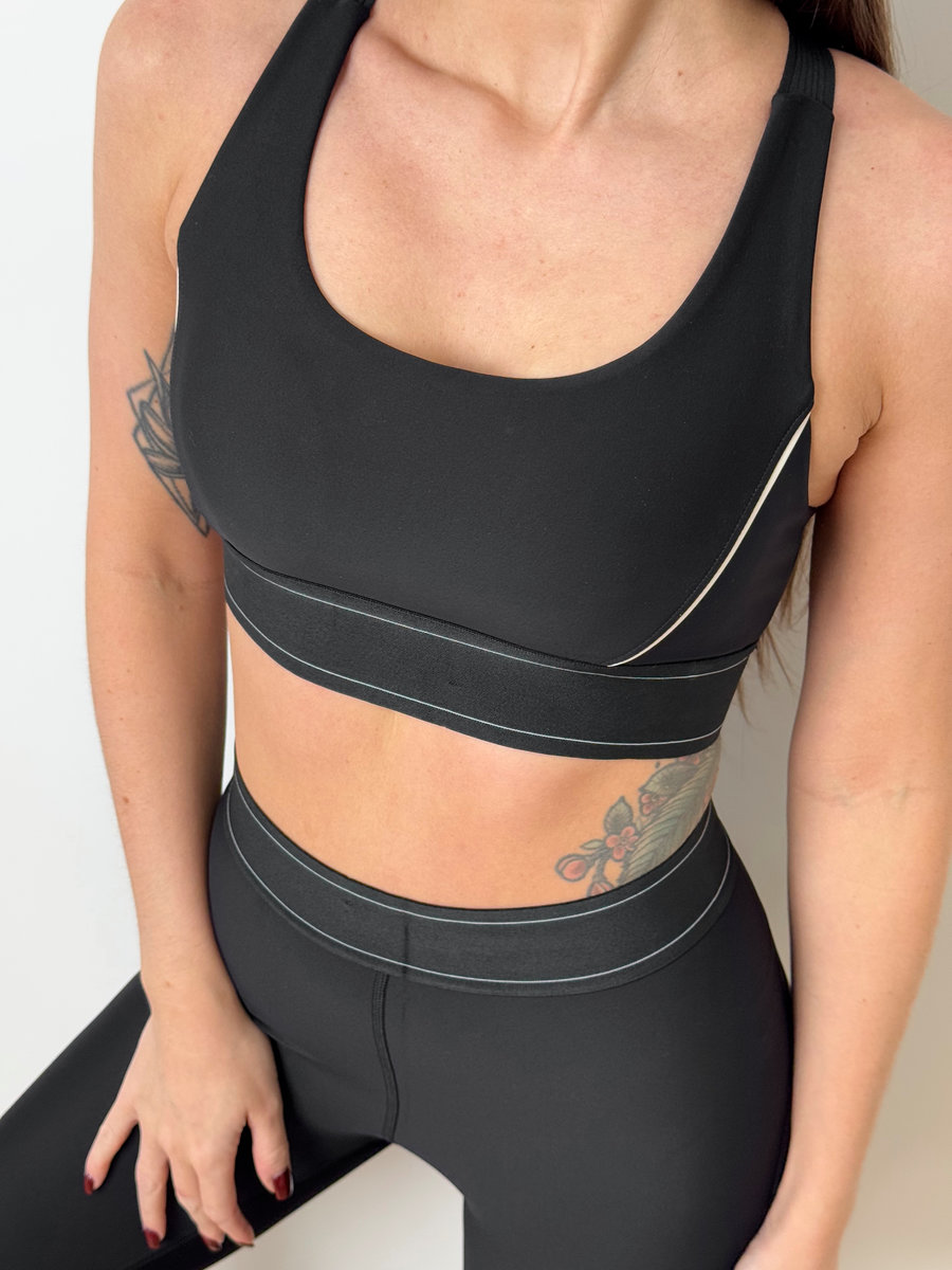 Спортивный топ с эластичным поясом-резинкой