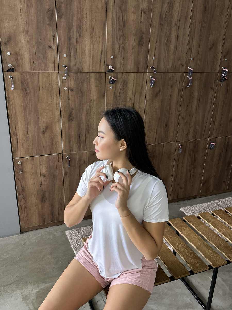 Шорты, декорированные перфорацией для фитнеса