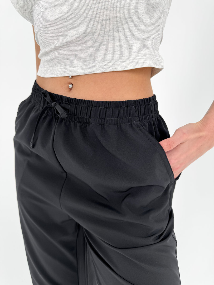 Широкие спортивные брюки со сборкой на коленях