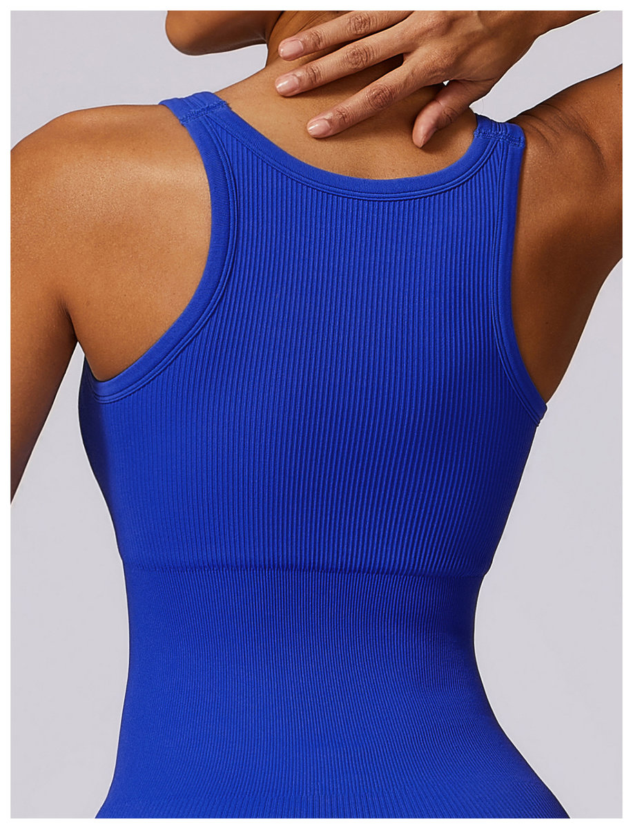 Комбинезон бесшовный укороченный с V-образным декольте