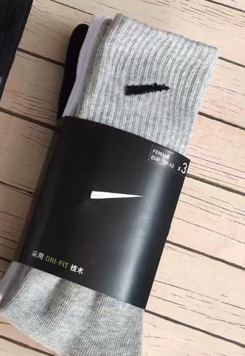 Носки высокие для спорта 3 расцветок в 1 упаковке