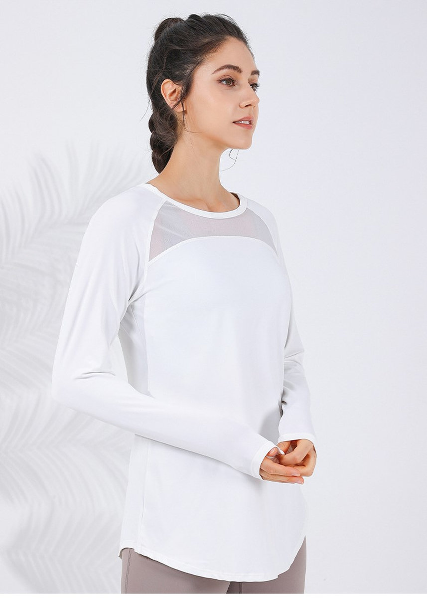 Лонгслив с сеточкой на спине и груди