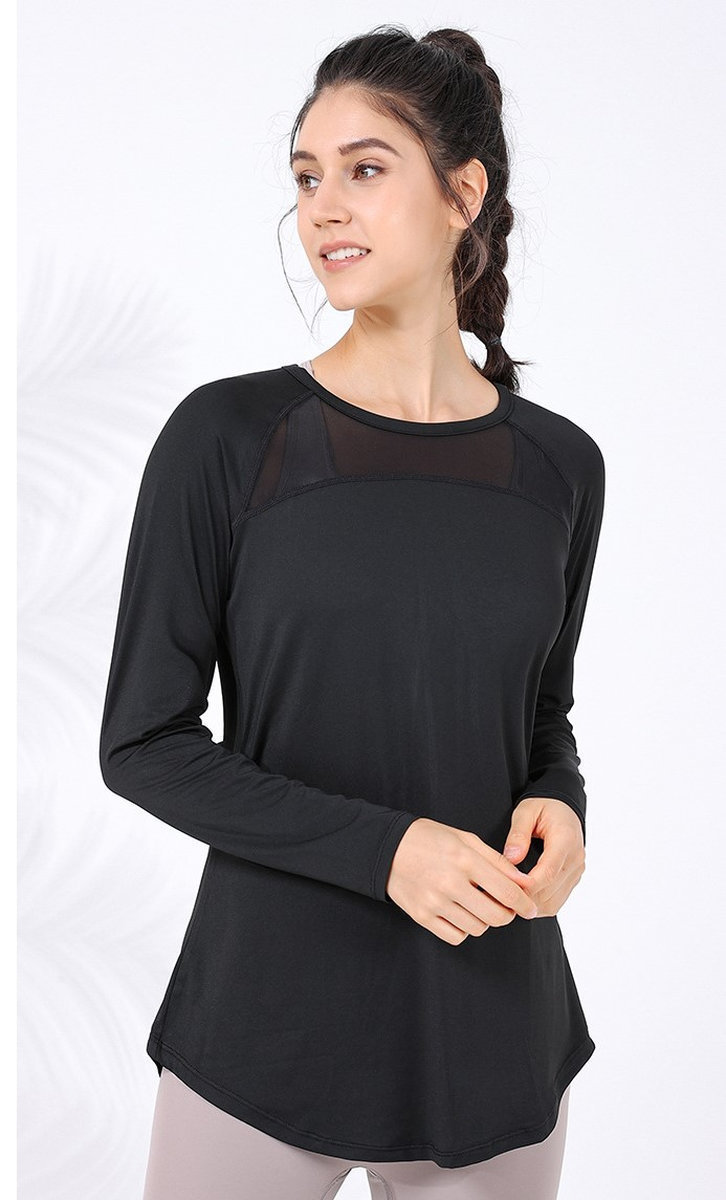 Лонгслив с сеточкой на спине и груди