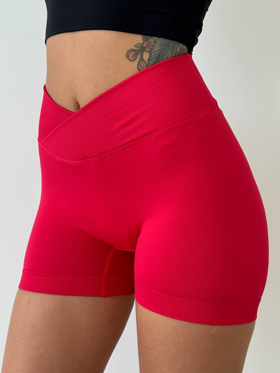 Бесшовные шорты,подчеркивающие ягодицы с V-талией