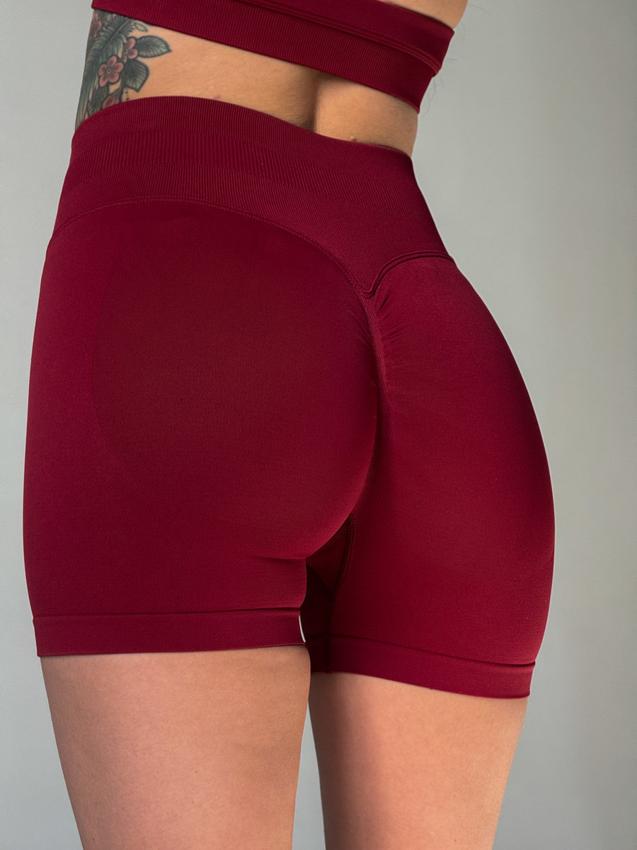 Бесшовные шорты,подчеркивающие ягодицы