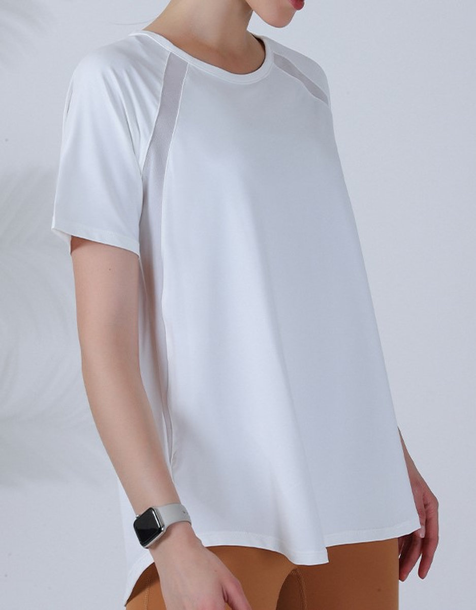 Футболка для фитнеса с разрезом и сеточкой на спине