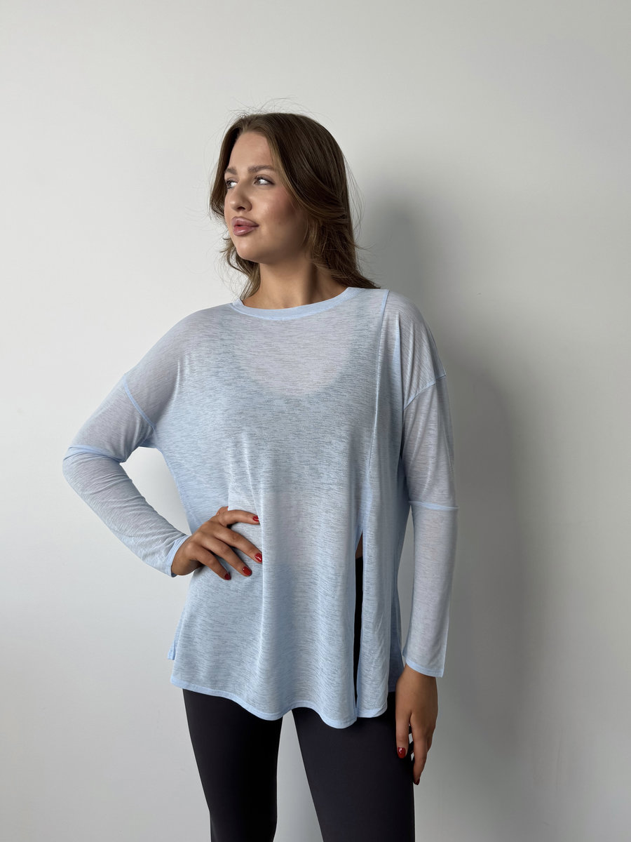 Лонгслив полупрозрачный с разрезом спереди