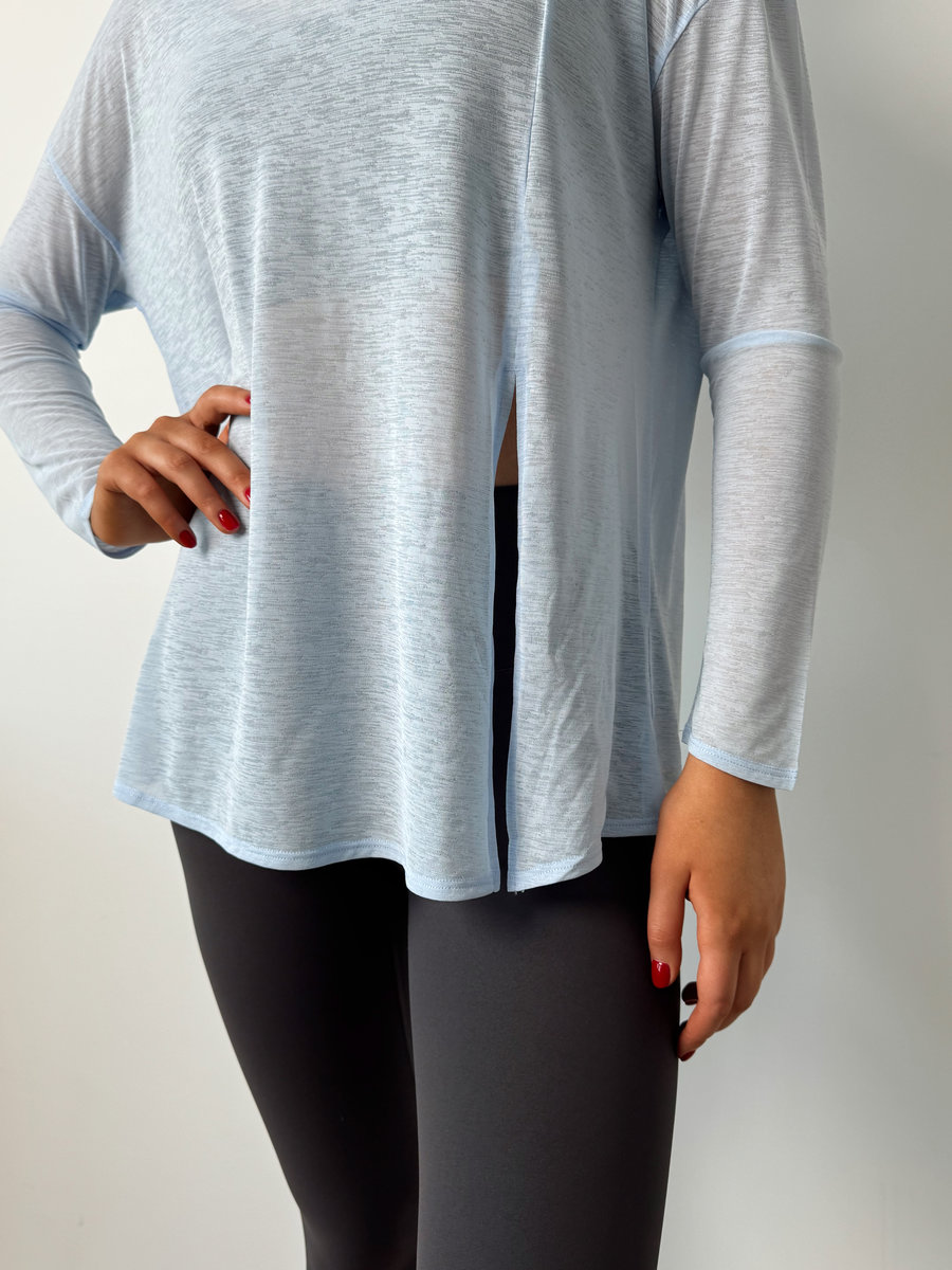 Лонгслив полупрозрачный с разрезом спереди