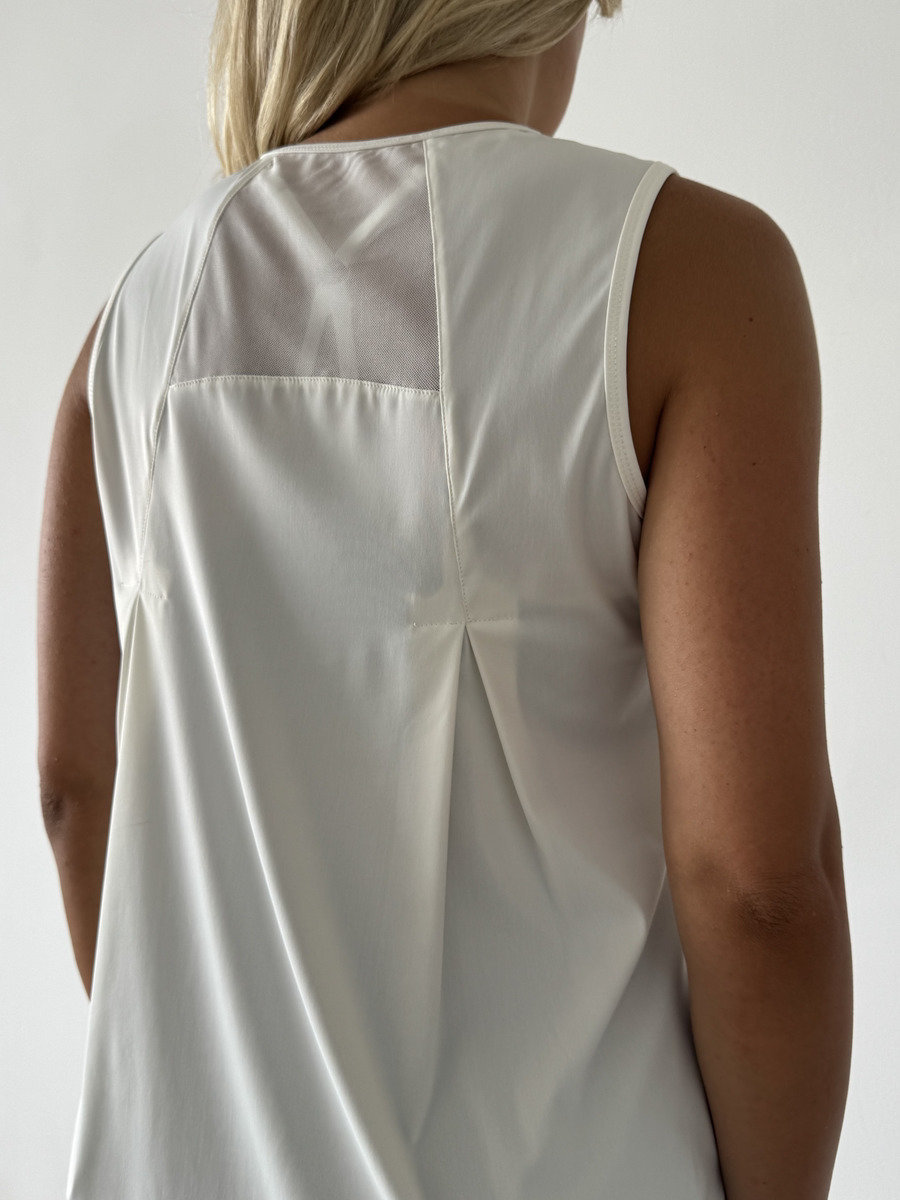 Майка удлиненная прямая с сеточкой на спине