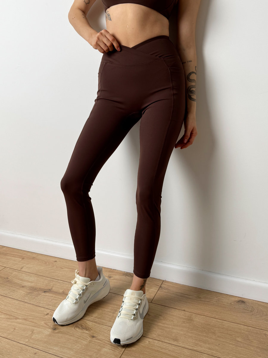 Леггинсы с боковыми карманами и V-талией