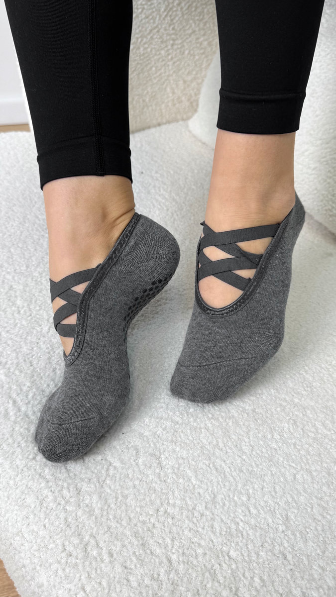 Носки для йоги нескользящие закрытые