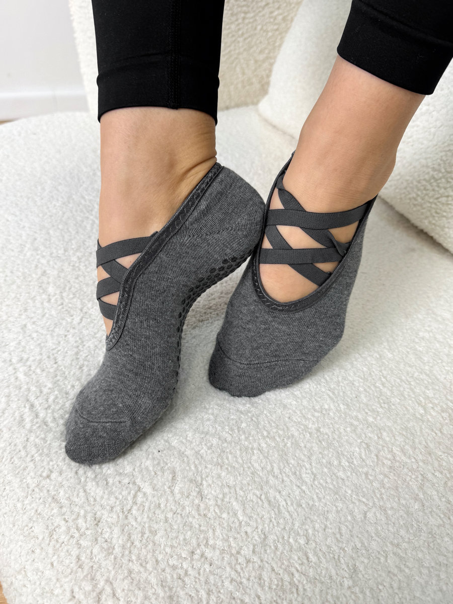 Носки для йоги нескользящие закрытые