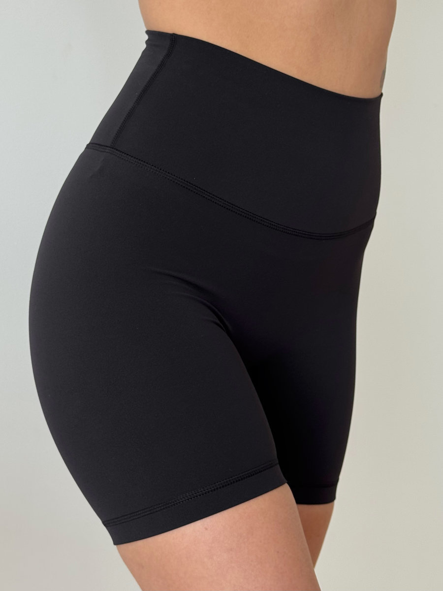 Спортивные шорты до середины бедра для йоги и велоспорта