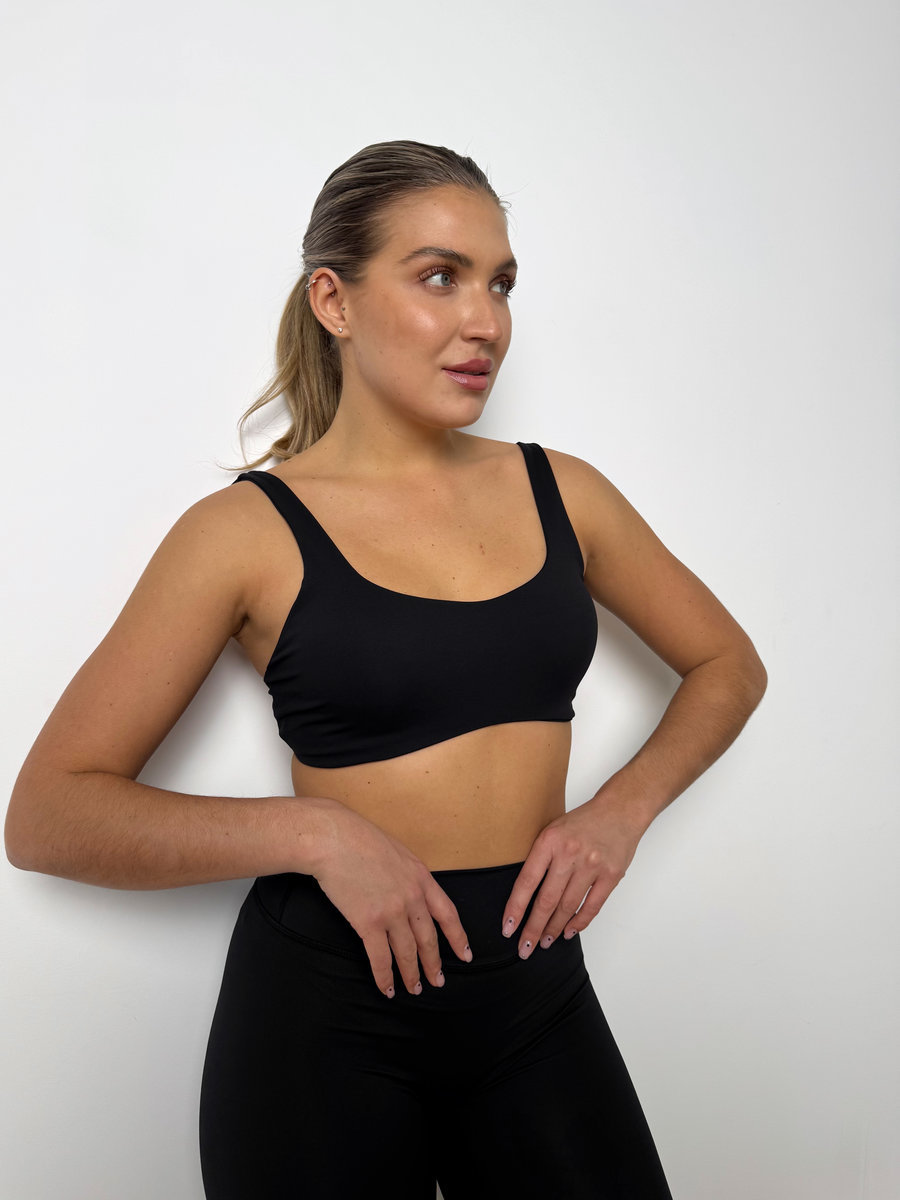 Спортивный топ с тонкими бретелями на спине SILUET