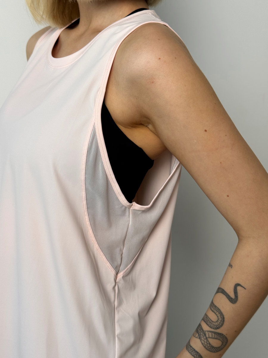 Майка удлиненная прямая с глубокой проймой