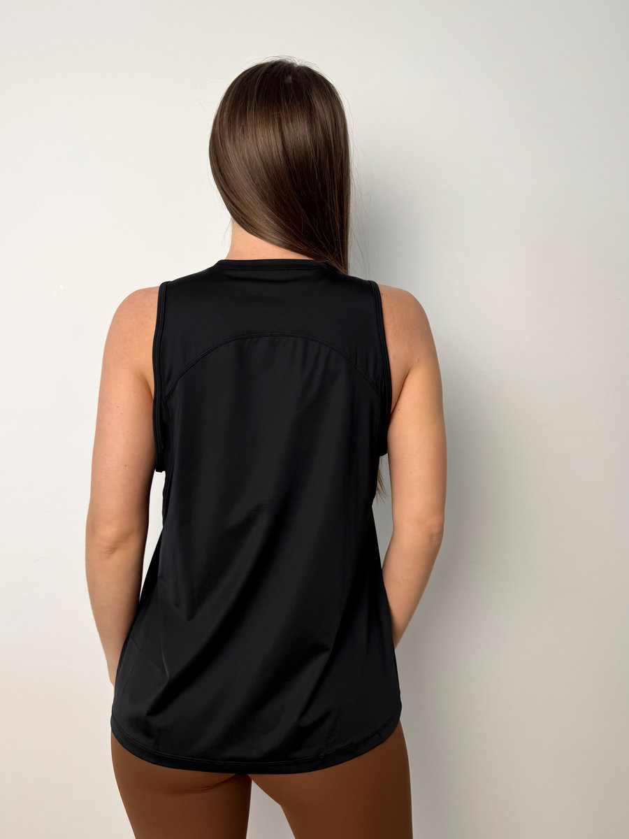 Майка удлиненная прямая с глубокой проймой